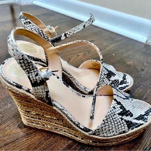 Vince Camuto NEW!!! Wedges, size 8 in leather snake print